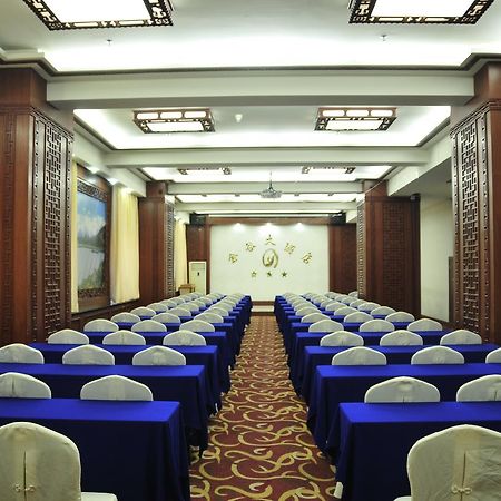 Urumqi Jingu Hotel Ngoại thất bức ảnh